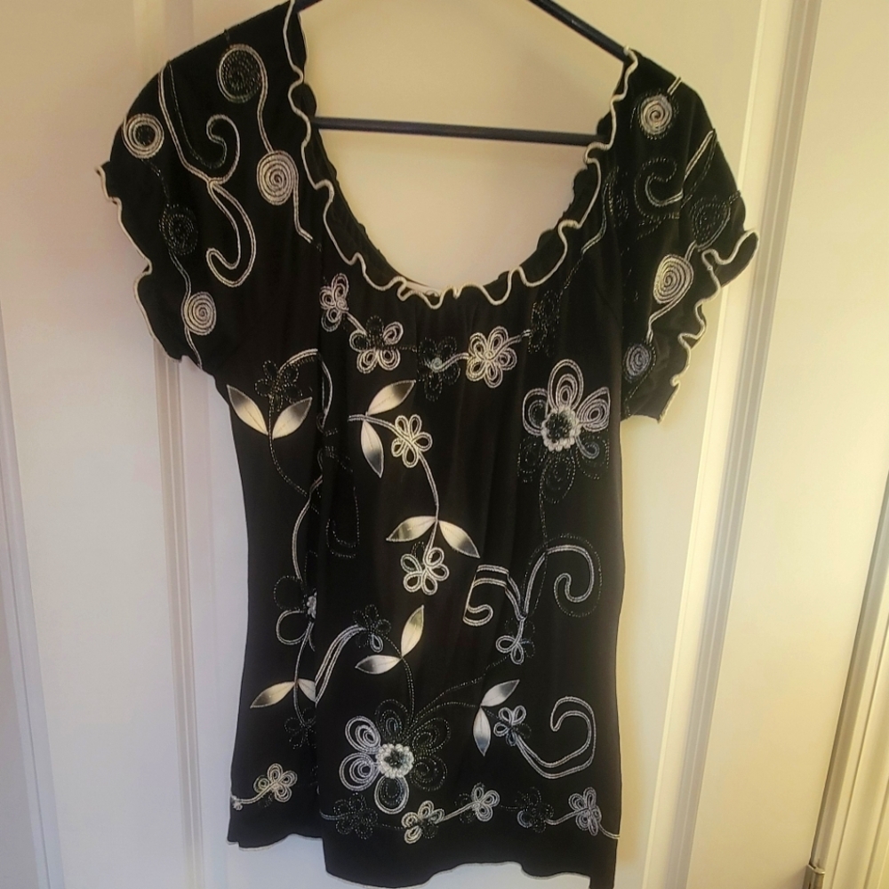 Black and silver flower top